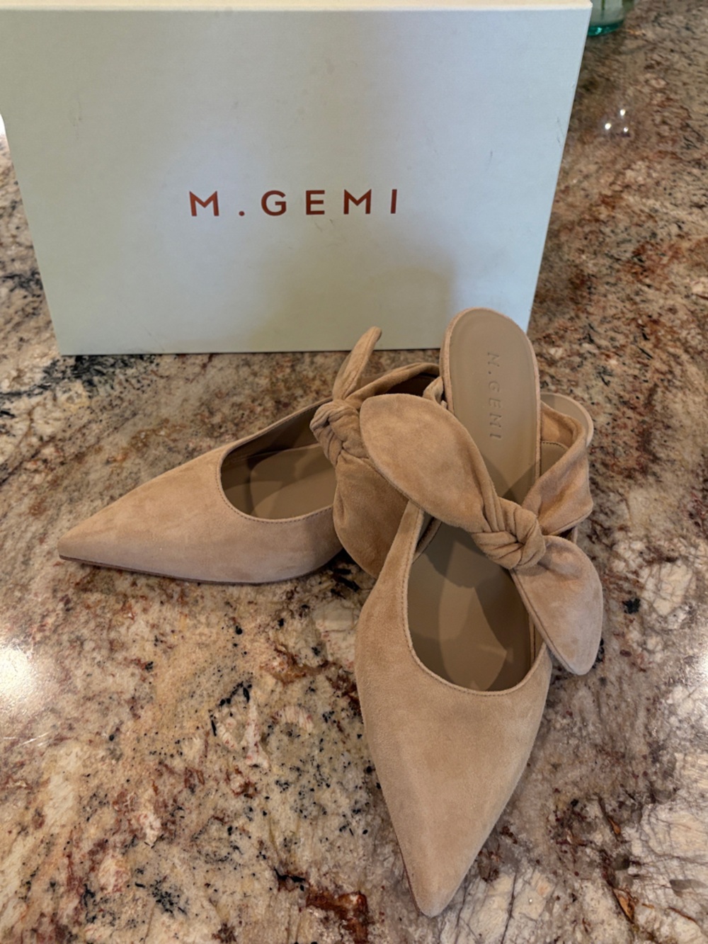 M. Gemi Beige Suede Pointed-Toe low heels, Lasso, 39.5. 9.5